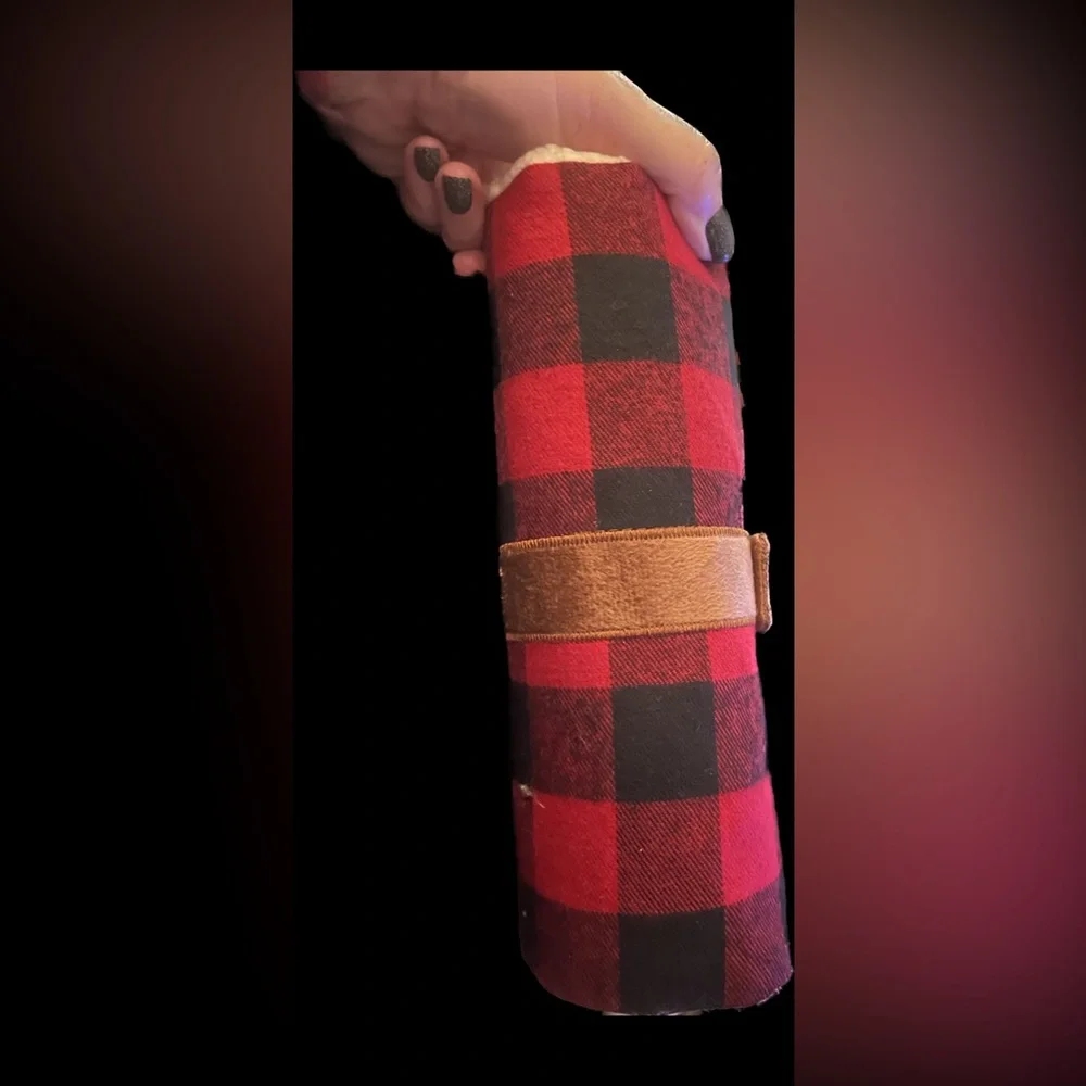Bark Box Super Chewer snuggle blanket squeak toy NEW Buffalo plaid Large Dog toy
